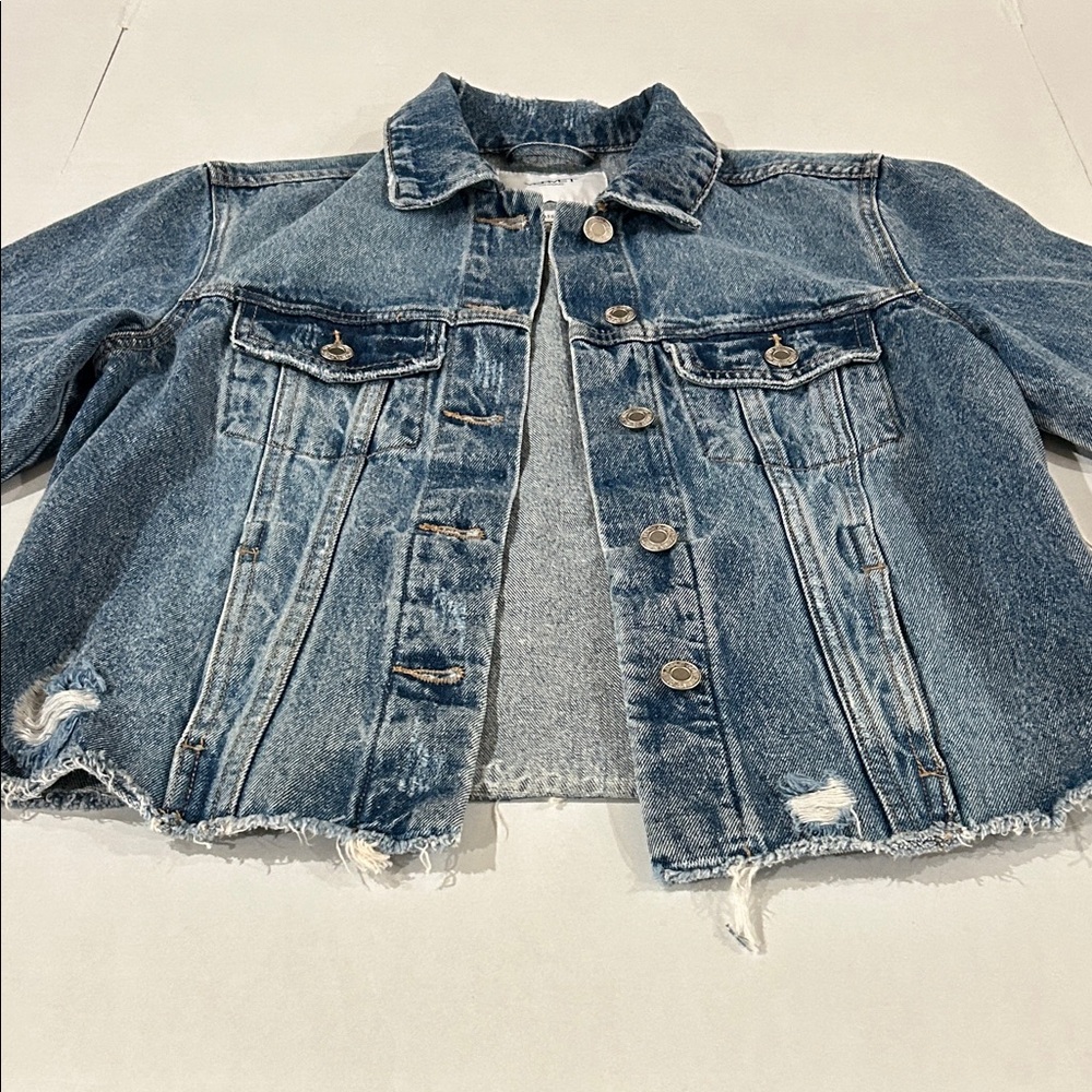 Vervet classic fit distressed jean jacket size XS
New with tag